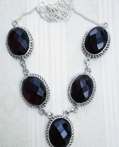 garnet-665475_1280.jpg
